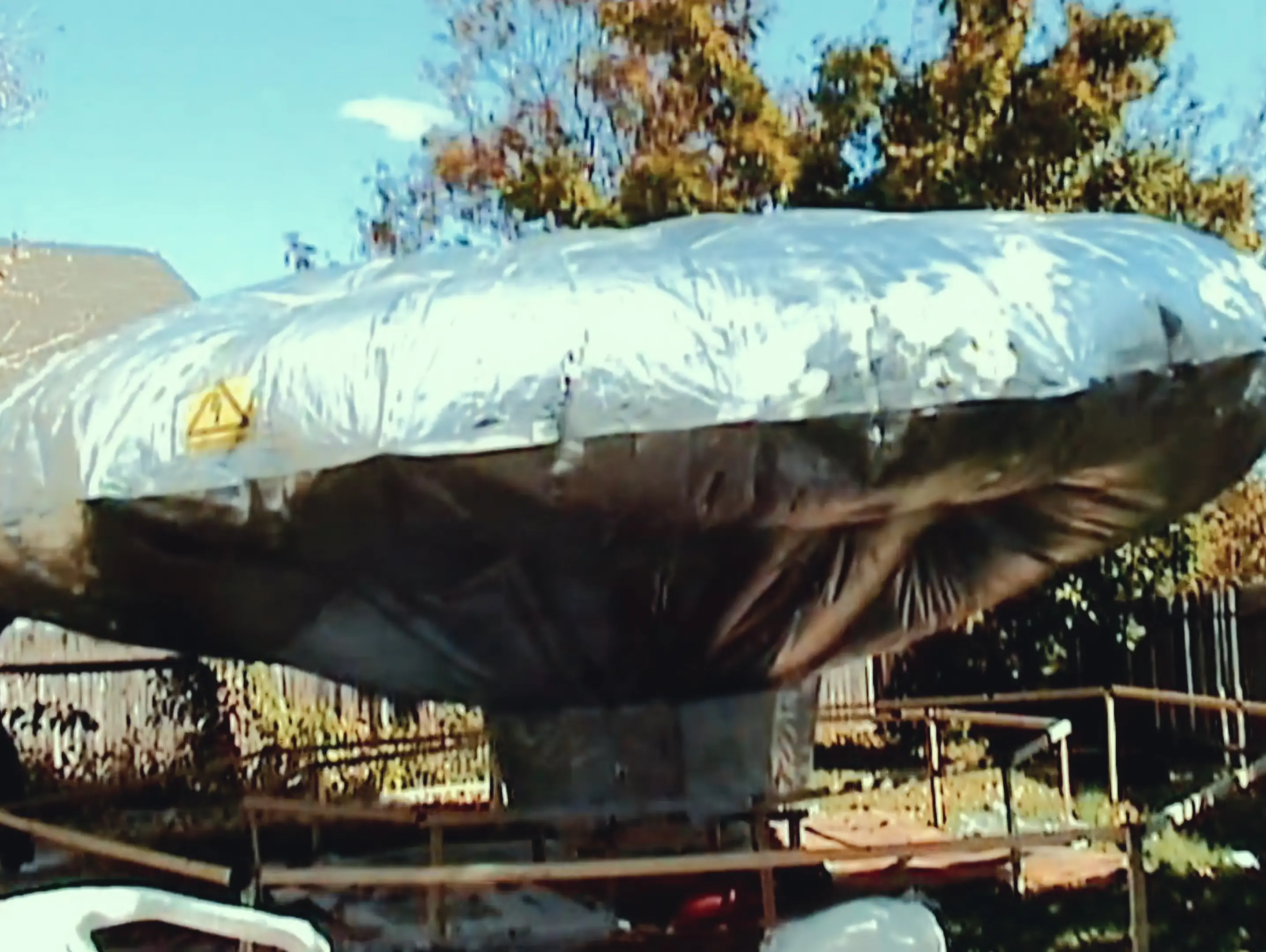 The helium powered 'UFO' was blown away (Netflix)