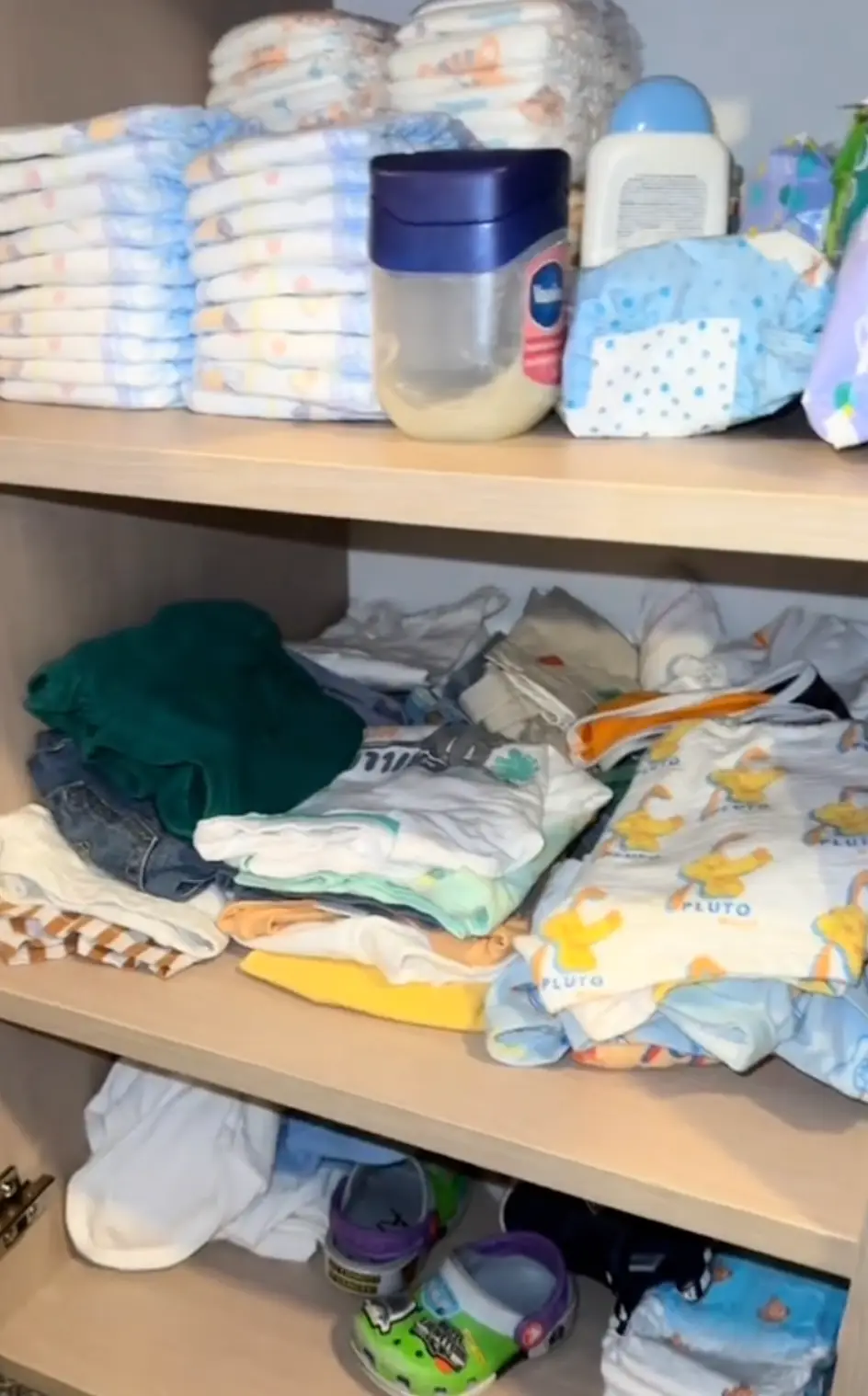 Chelsea uses TikTok to show the ins and outs of their lives on board the cruise, including day-to-day things like wardrobe space (TikTok/@chel.at.sea)