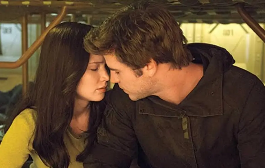 Hemsworth said he found it 'uncomfortable' to shoot romantic scenes with the actress due to their friendship (Lionsgate Films)
