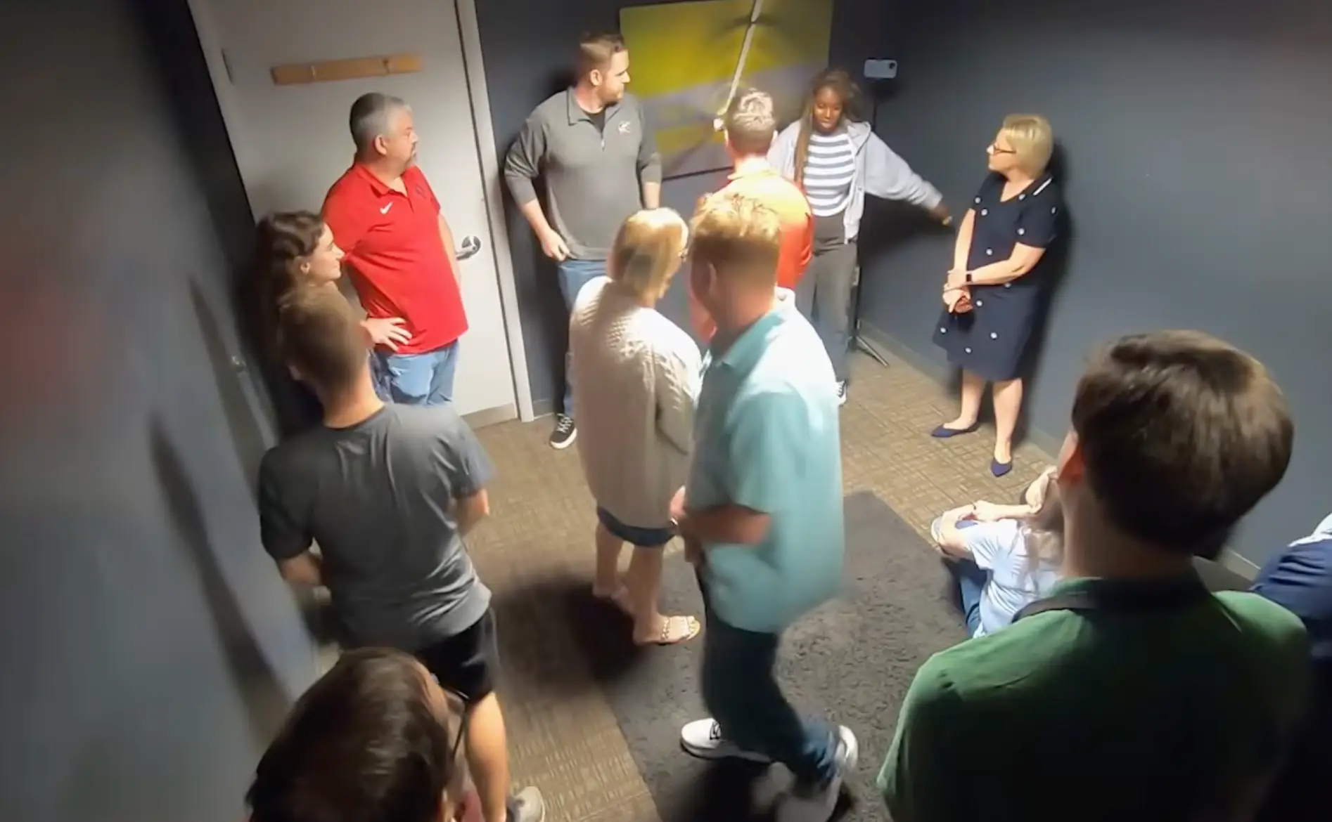 WSYX ABC 6 recreated the same-size room with 16 adults (YouTube/WSYX ABC 6)