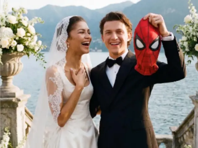 The wedding pics look a little sus (Instagram/@heroemaniaco)