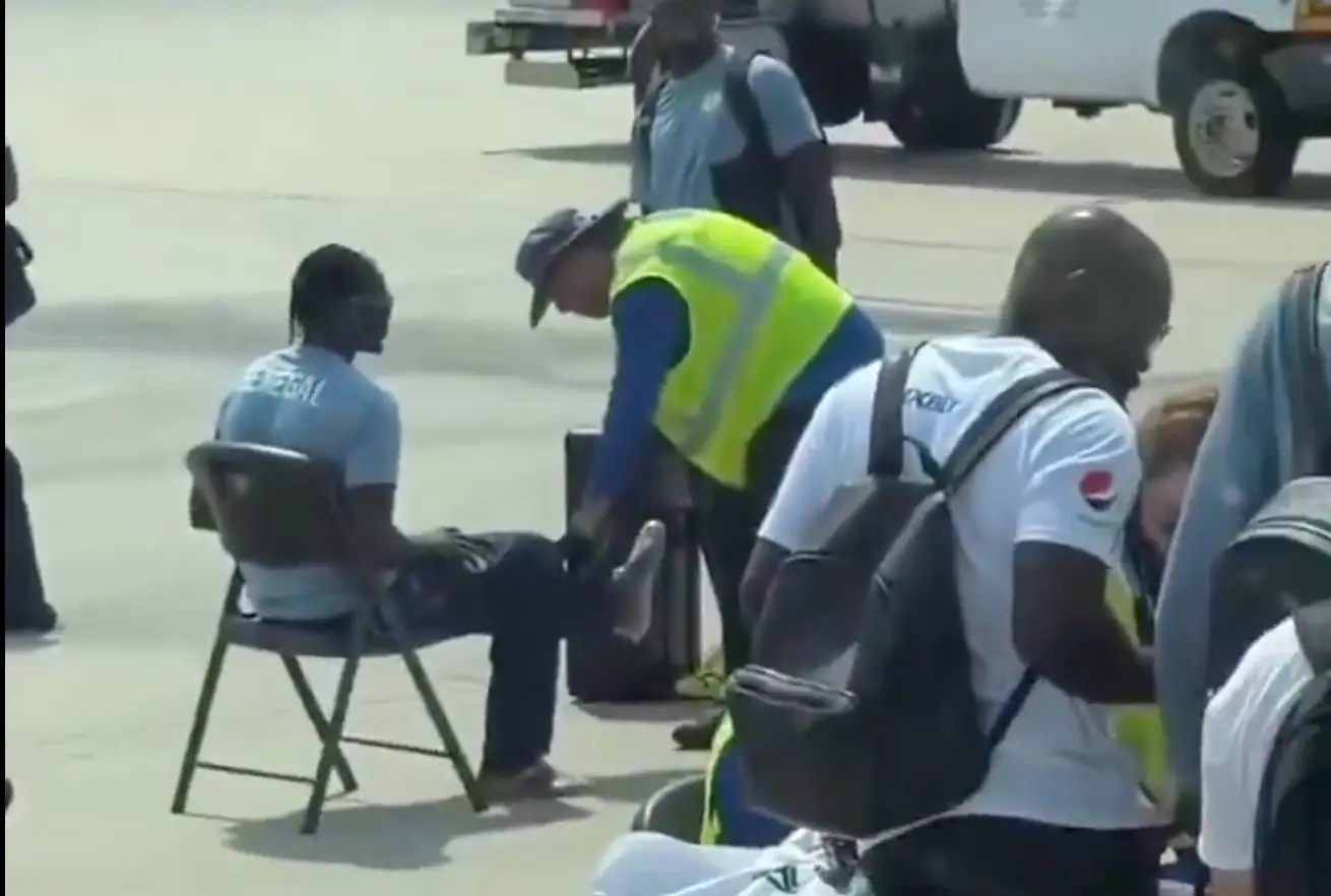 One fan described the treatment of Senegal players as a disgrace (X)