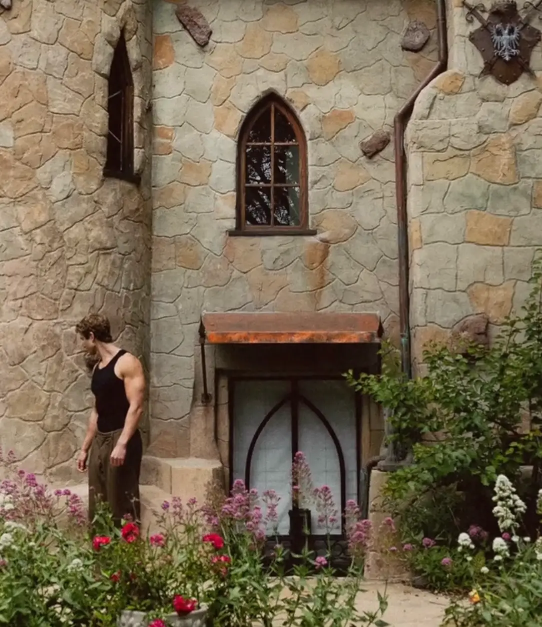 Barnea is believed to now live in the pad which was only left standing 'because it was made out of stone' (TikTok/@hollywoodhillscastle)