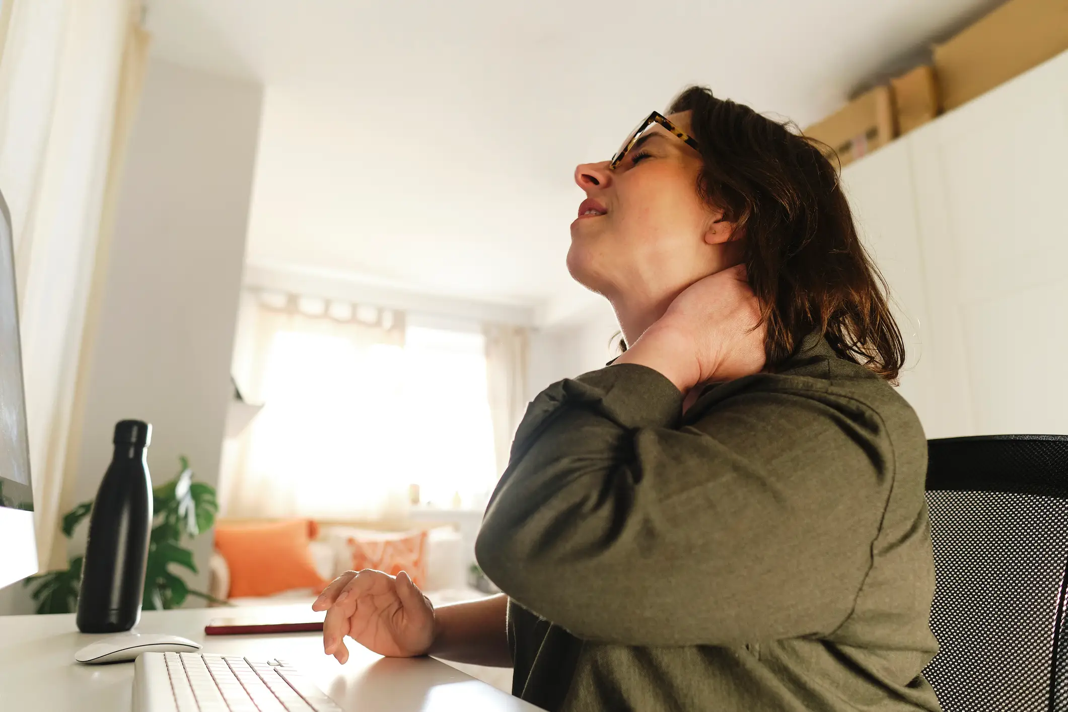Neck pain is a common symptom of thyroid cancer. (Getty Stock Photo)