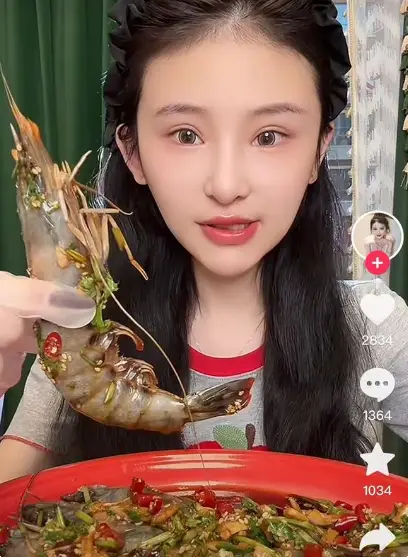 Chen Ziyi, known online to her followers as 'Ganfan Yingying', shared mukbang videos (Ganfan Yingying)