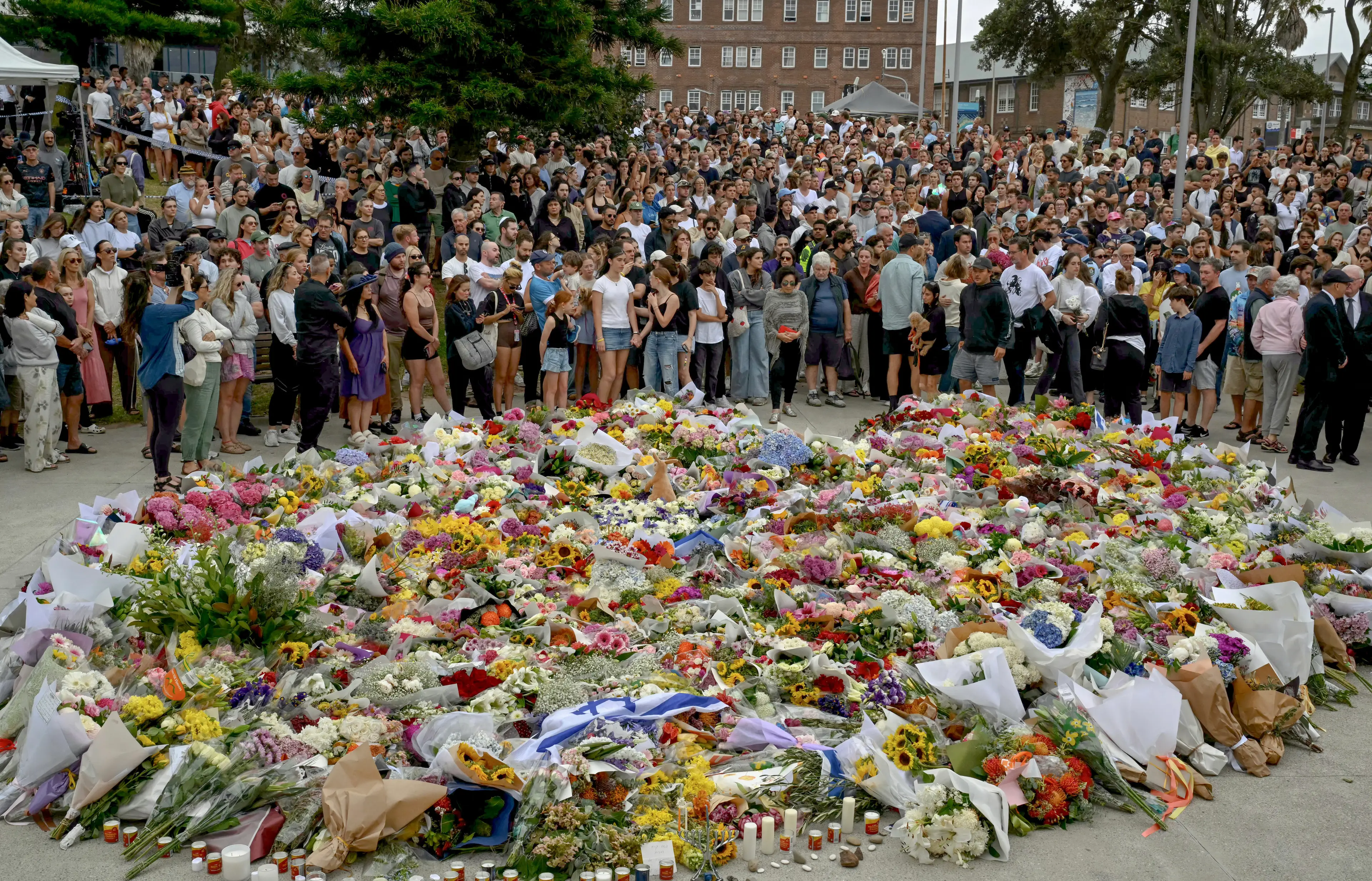 Mourners have been gathering to pay their respects to the victims of the Bondi Beach attack (Saeed KHAN / AFP via Getty Images)