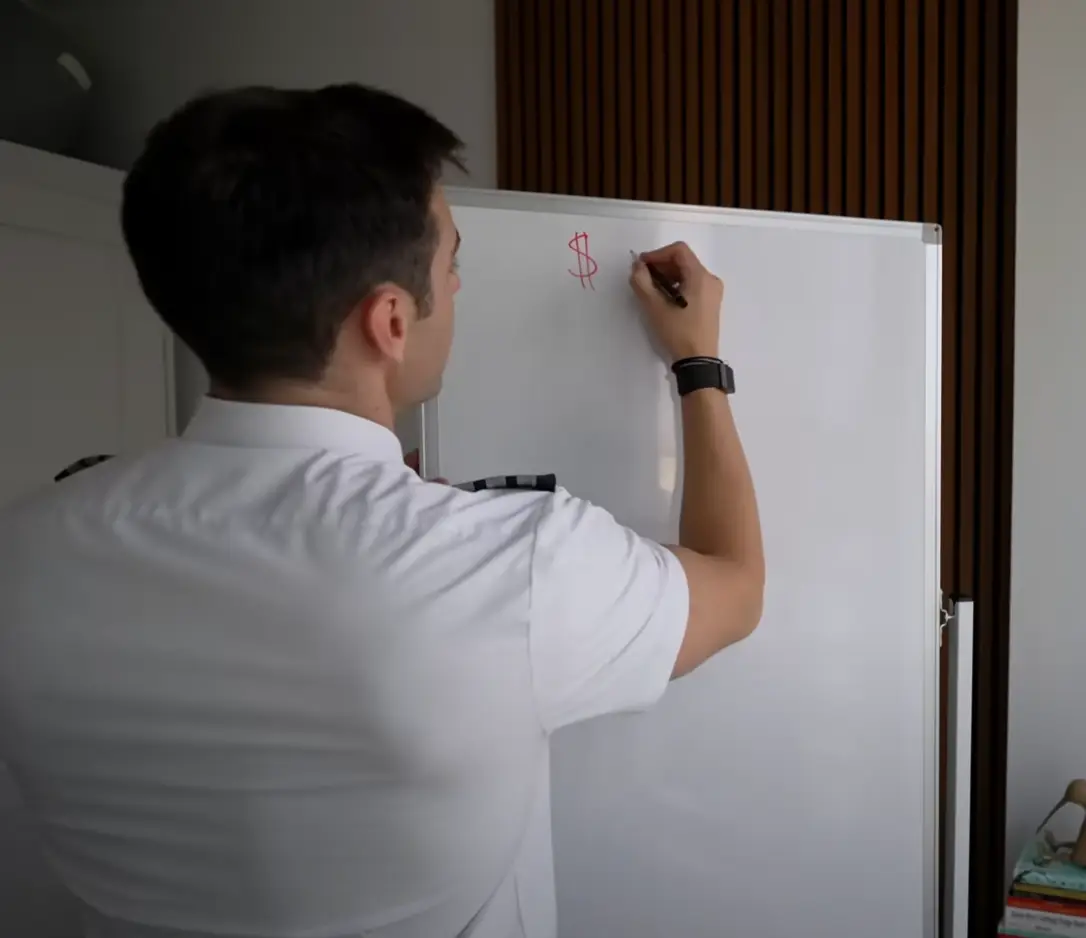 The pilot broke down how much he was getting paid for a favourite flight of his. (@flywithgarrett / YouTube)