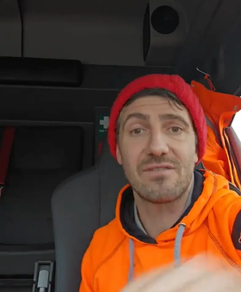 He said that all loads get contaminated if there is any general waste in the recycling (Number 1 bin man via Tiktok)