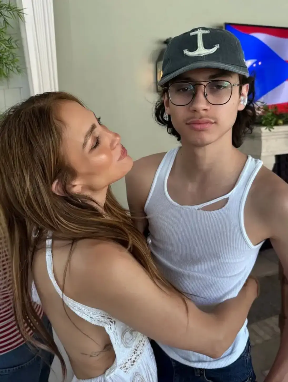 (Instagram/@jlo)