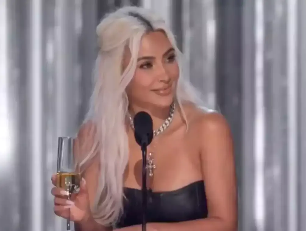 The crowd booed the star. (Netflix)