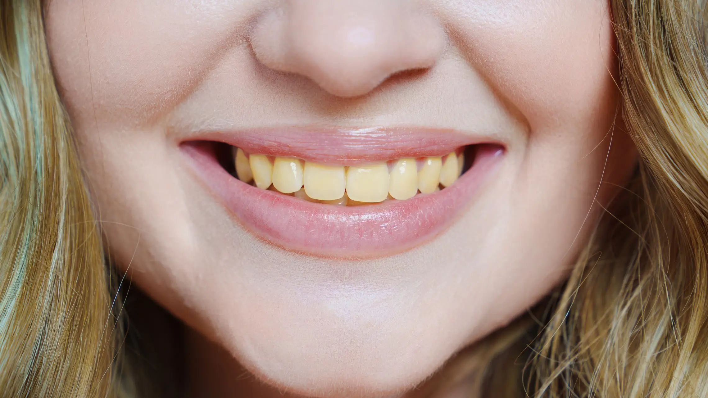 Dentist shares the common bathroom mistake that causes people's teeth to turn yellow