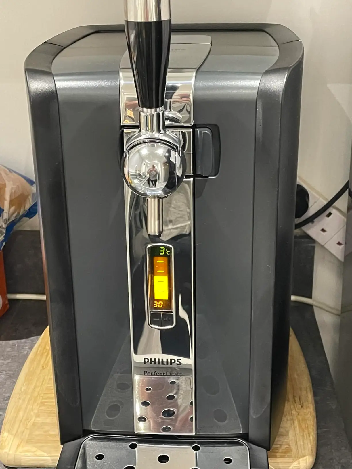 The beer dispenser has racked up hundreds of reviews (Amazon reviews)