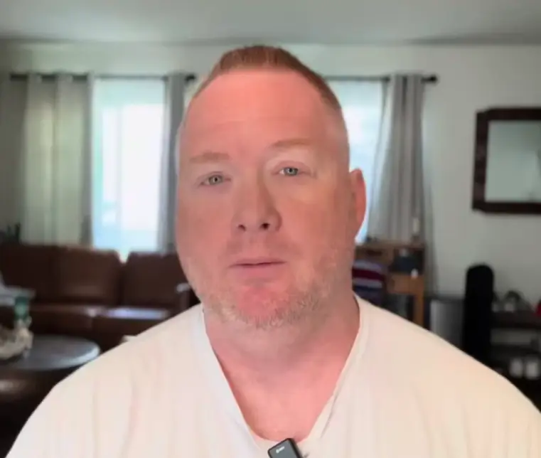 Dizzll TV documented his weight loss journey (YouTube/@DizzllTV)