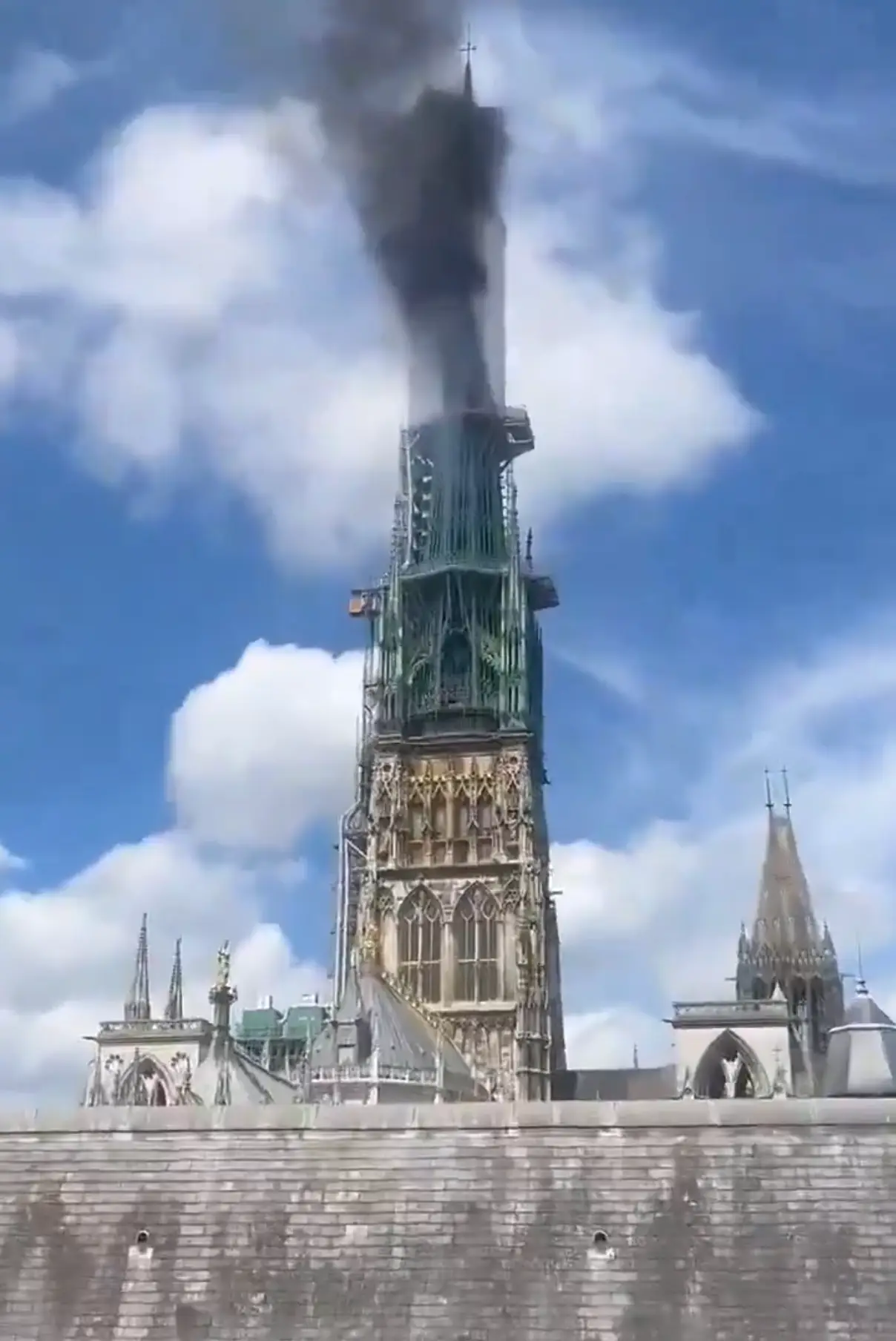 It caught fire today. (X/@KaplanBen_Fr)