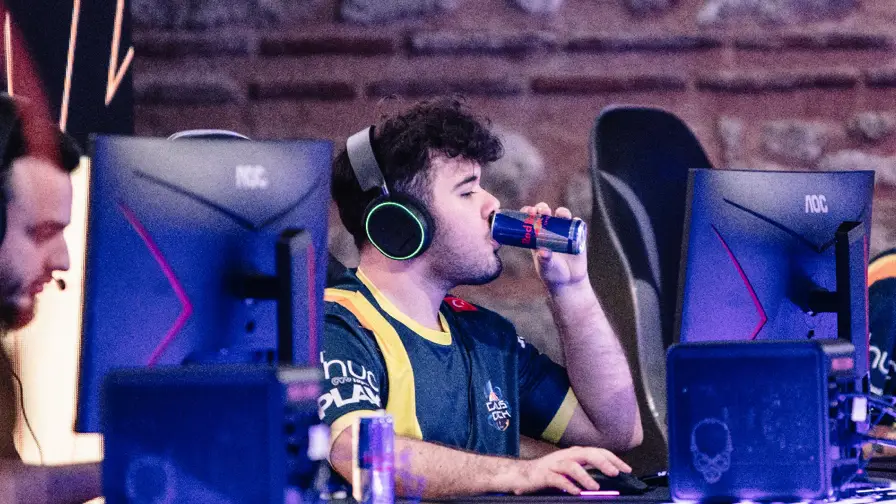 Red Bull Campus Clutch