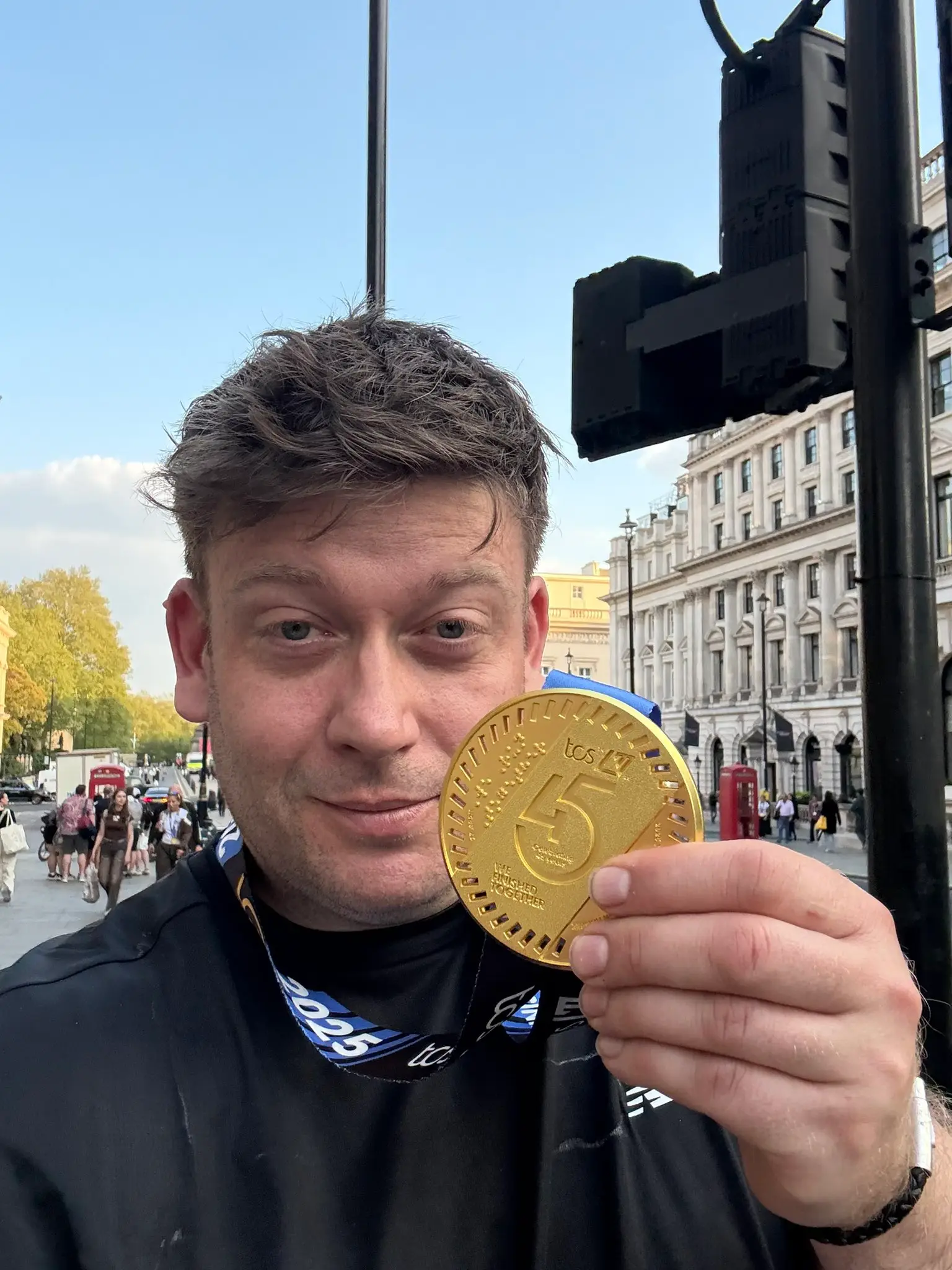Ceri, pictured with this year's London Marathon medal, his first marathon medal from 2021 was buried with his son (X/@ItsNeverYou22)