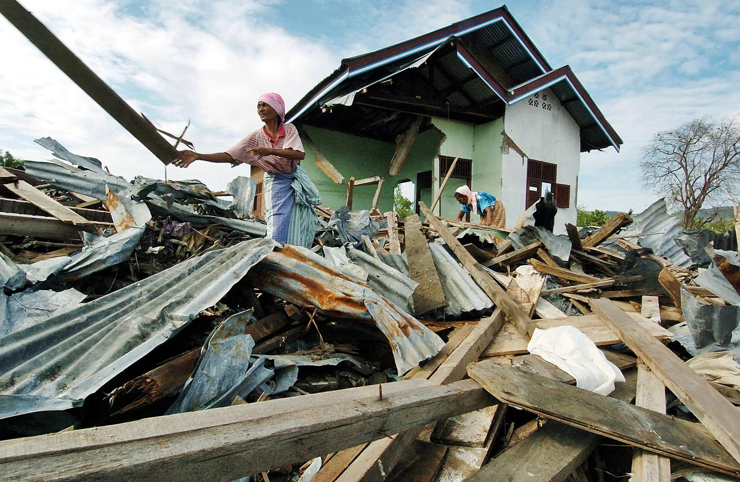 The earthquake left a trail of destruction in its wake (JEWEL SAMAD/AFP via Getty Images)