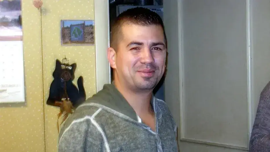 Joshua Dean was 45 years old when he passed away (Facebook/ Jenny Dean) 