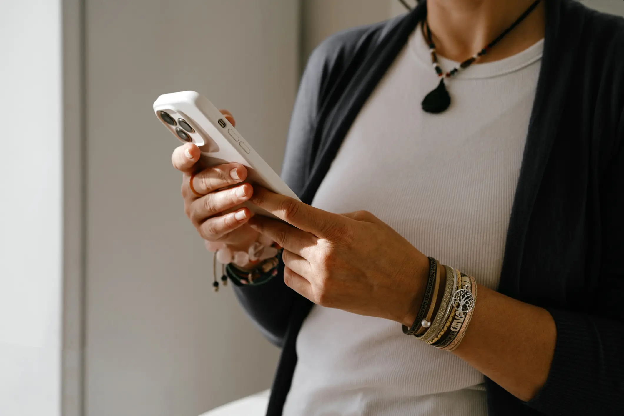 Could this person be getting themselves upto date with the latest slang lingo? (Getty Stock Images)