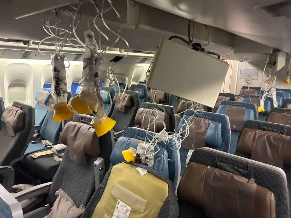 The interior of the plane was seriously damaged by the turbulence, and many were injured as a result. (Viralpress)