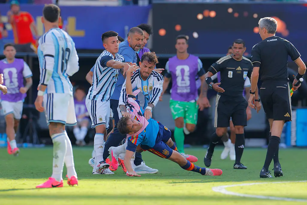 Paredes was sent off after the full-time whistle (Hugo Rivera/Jam Media/Getty Images)