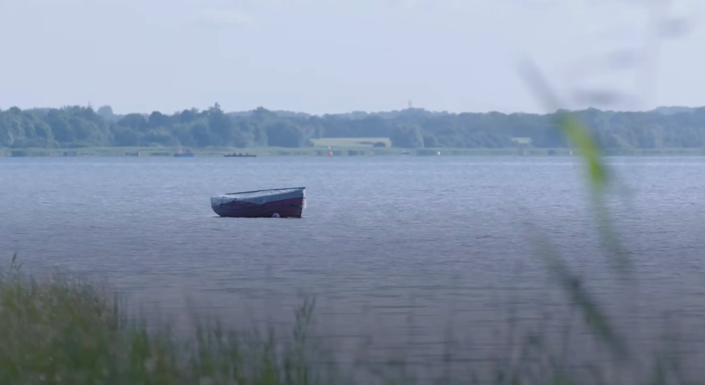 The schoolkids and their teachers fell into the icy water when the boat capsized (BBC)