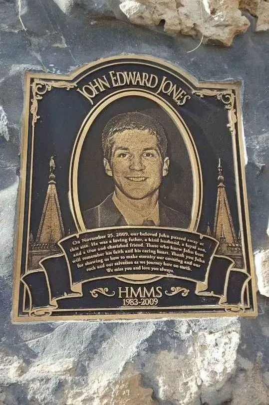 A memorial to John Edward Jones has been erected at the cave entrance (Find A Grave)