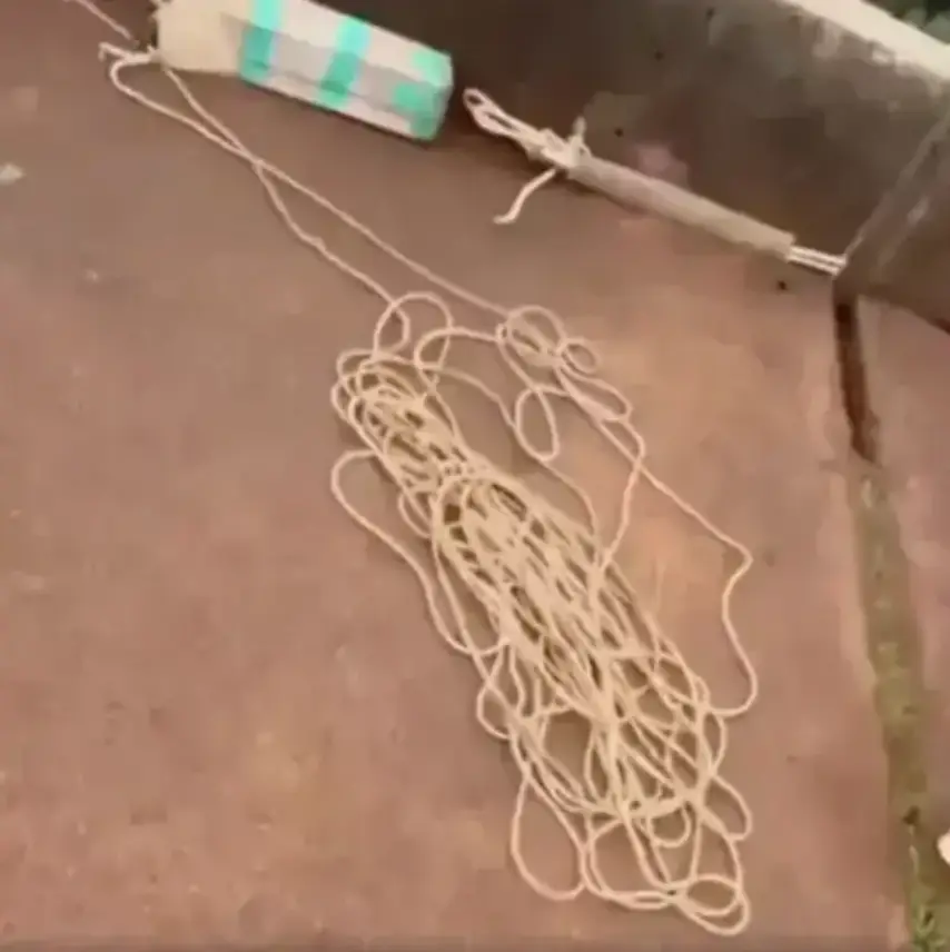 The rope, which had not been attached to Maria (X)