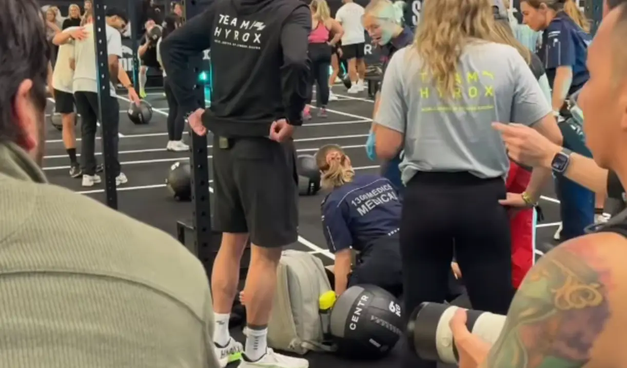 The woman fainted during the event (Instagram/@aaronboundy_)