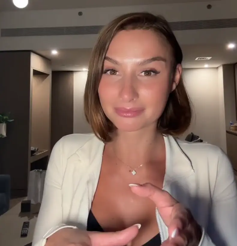 Jade was understandably flattered by the gifts, however the content creator was urged to be cautious about accepting expensive gifts (TikTok/@OutplayedByJade)