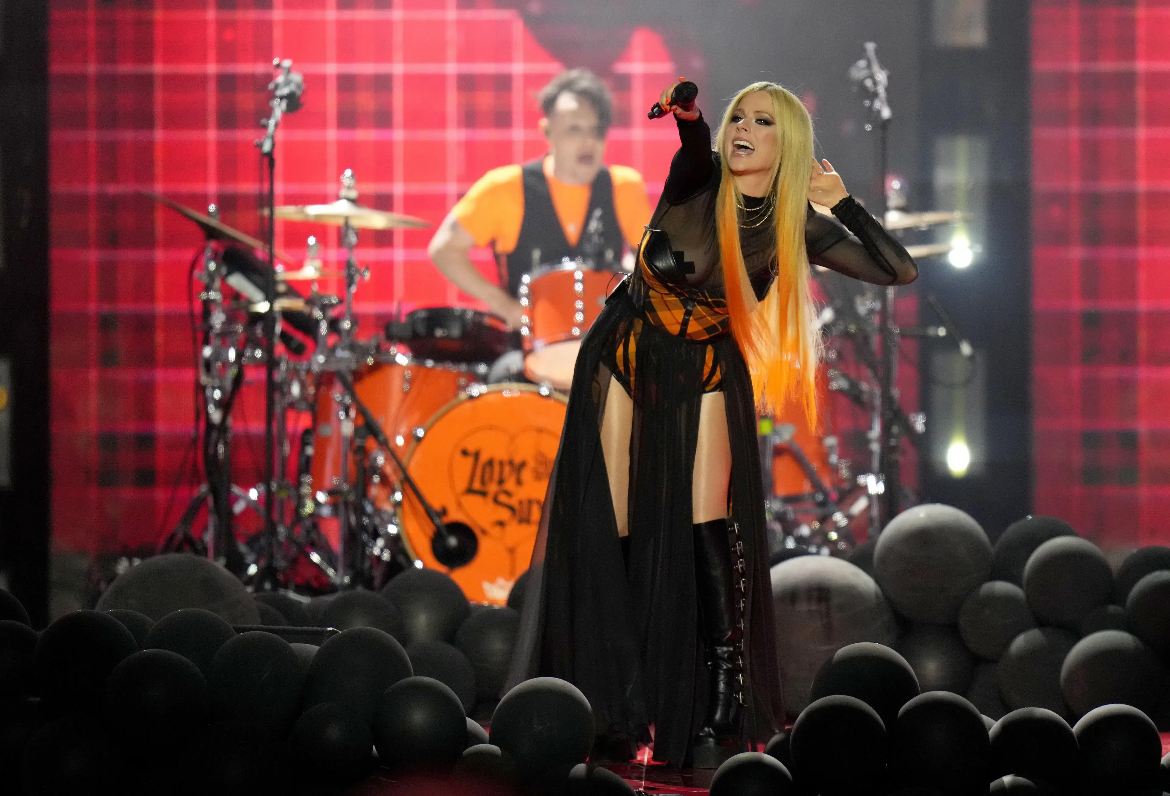 The singer had to respond to the strange rumours.