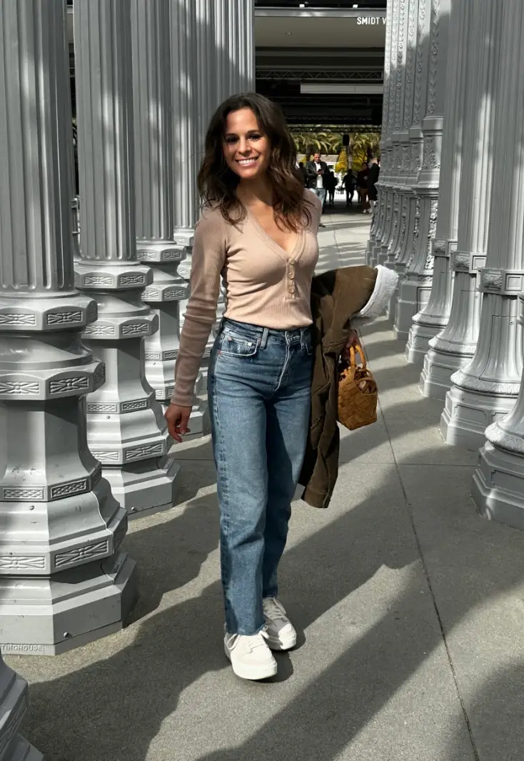 Abby Weiss has been left paralysed from the neck down following the acroyoga accident (GoFundMe)