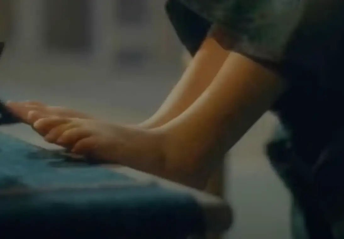 Alicent used her feet to get what she wanted.