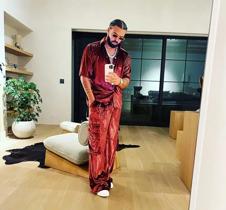 Drake has shown off his generous side by gifting the British UFC fighters a Rolex watch each.