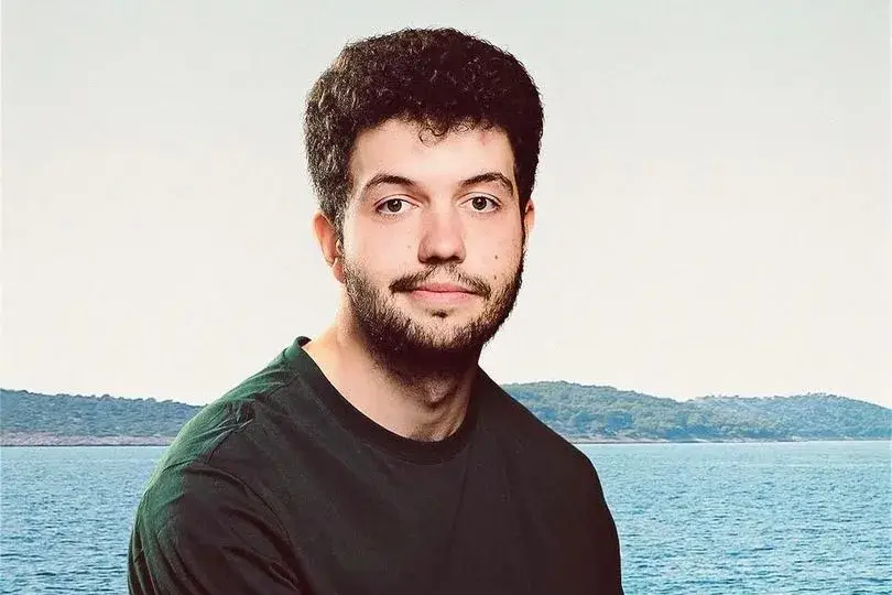 Alex from Virgin Island is a virgin no more (Channel 4)