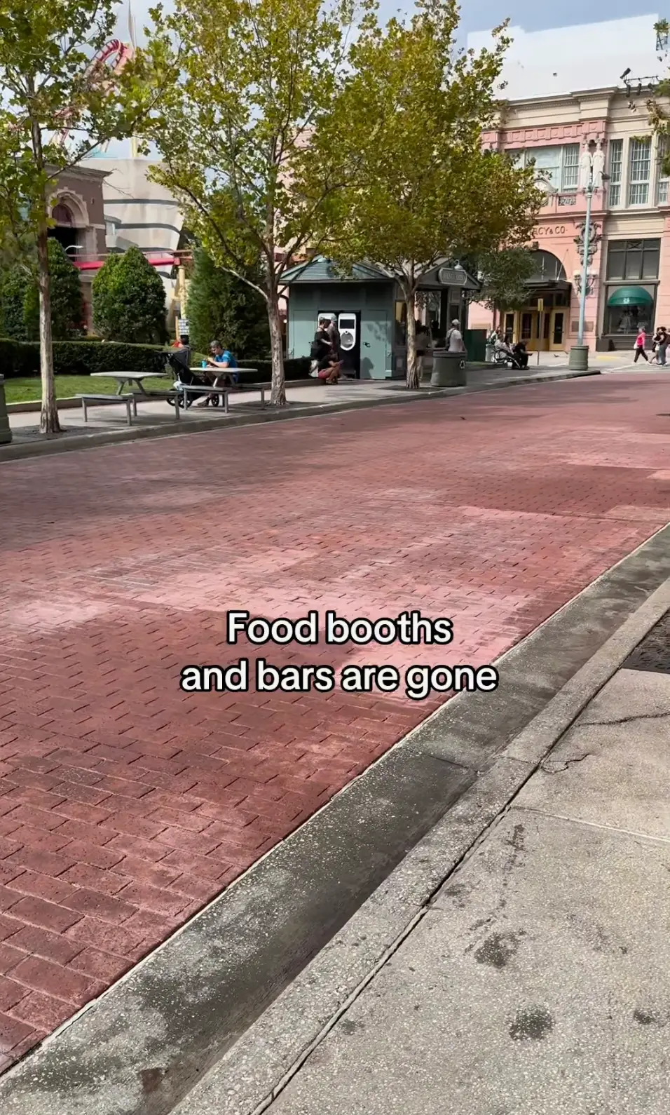 The usually bustling theme park appeared eerily empty (TikTok/@fastpass_shopping)