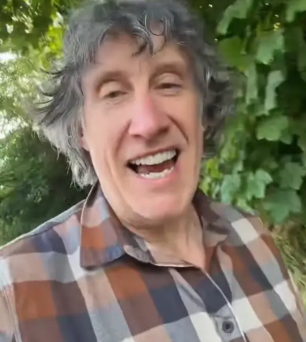 He thought he didn't have long left, so he started counting. (TikTok/@richard_north_bizbites)