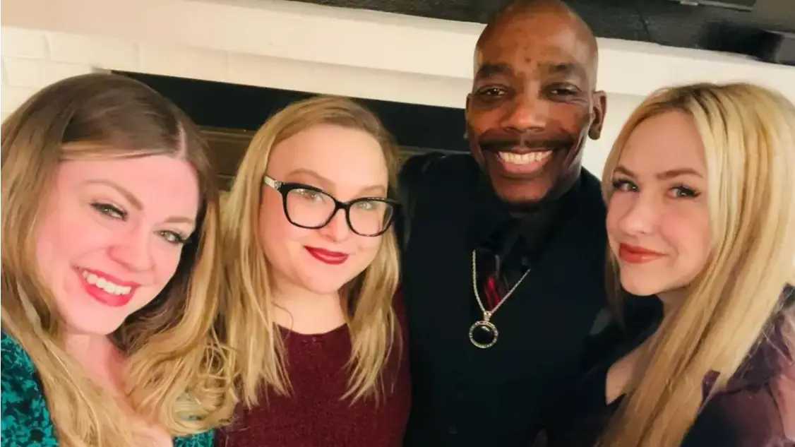 Instagram/@the.davis.family_official.page