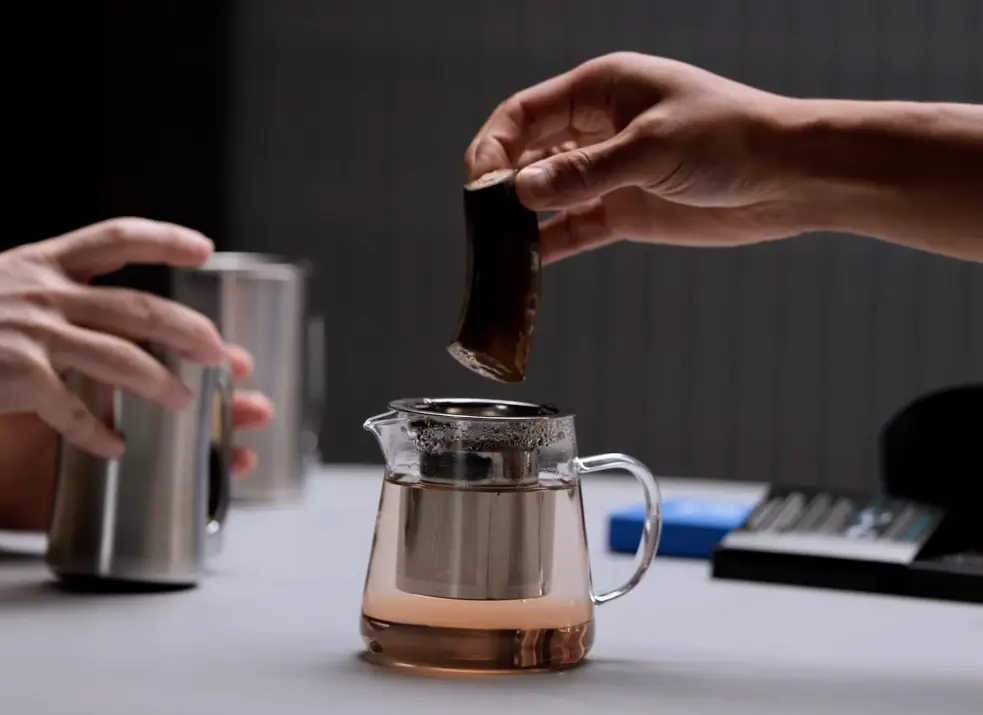 The banana drink might help you sleep, the doctor claims (YouTube/The Diary Of A CEO)