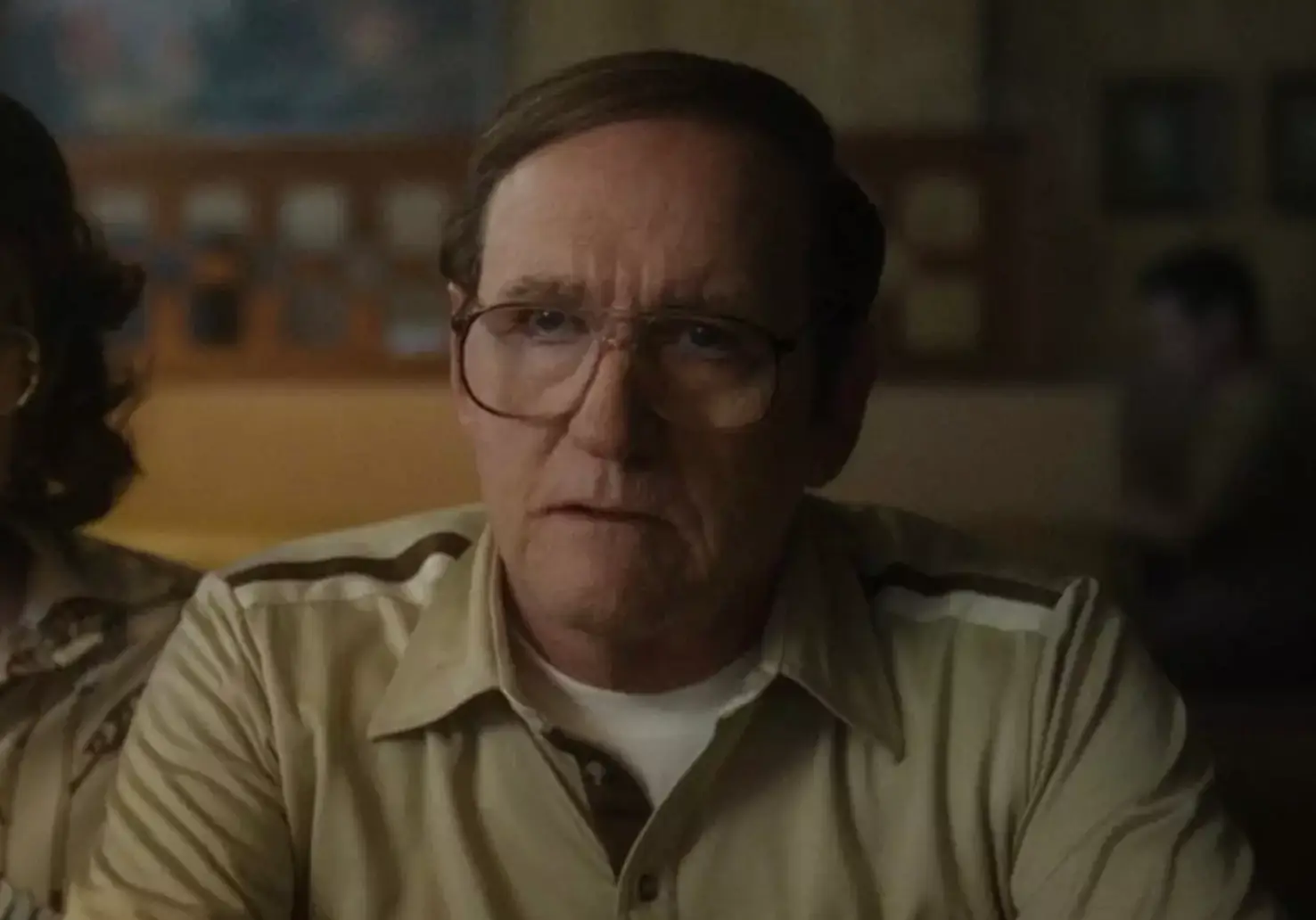 Richard Jenkins as Lionel Dahmer in the hit Netflix series.