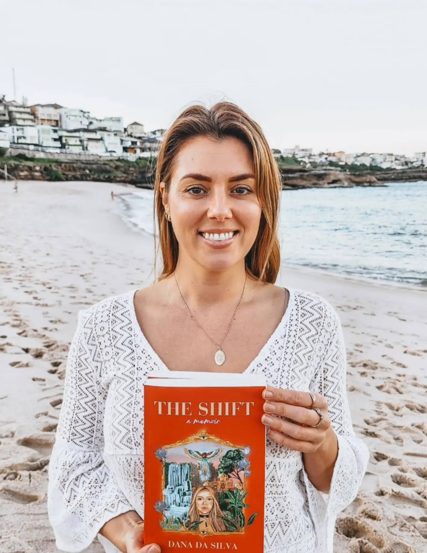 She released a memoir about her mental health struggles (Instagram/writerdanadasilva)