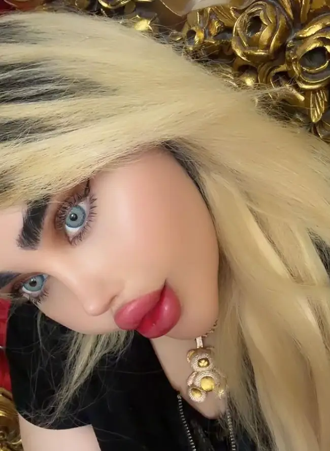 Dalia Naeem is known as the 'Iraqi Barbie' (Instagram/dalia_naim1)