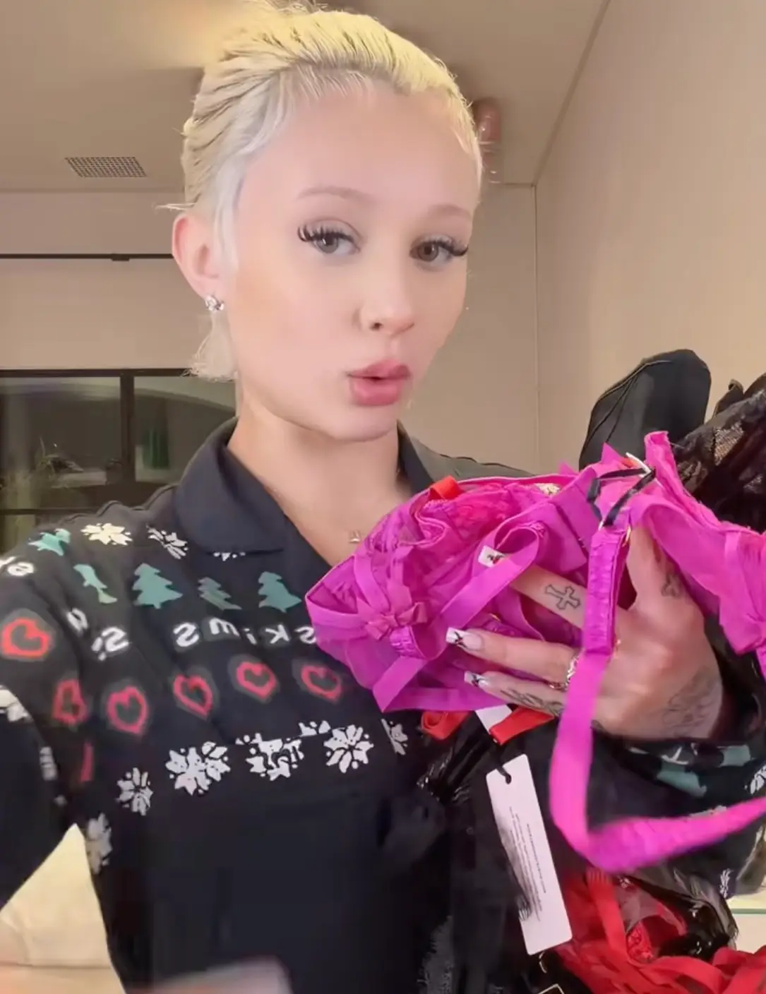 The clip is going viral on social media (TikTok/@alabamabarker)