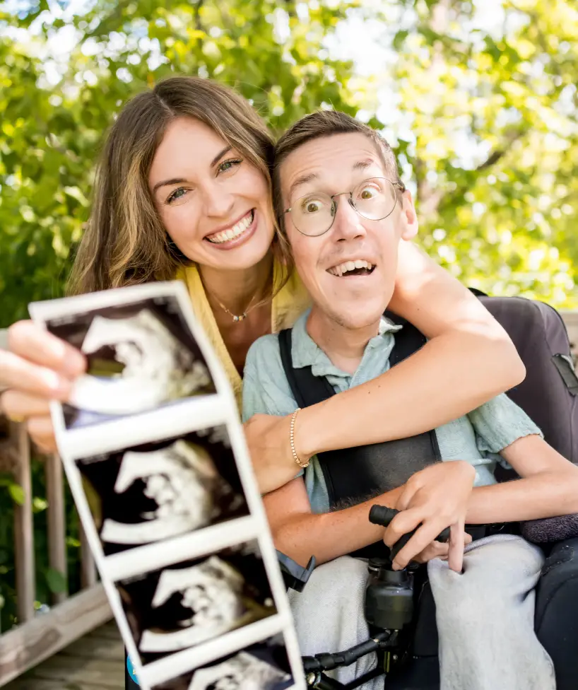 Hannah and Shane Burcaw shared their thrilling baby news on Instagram (Instagram/shaneburcaw)