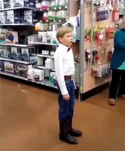 It's Mason Ramsey (TikTok/imdanielmac)