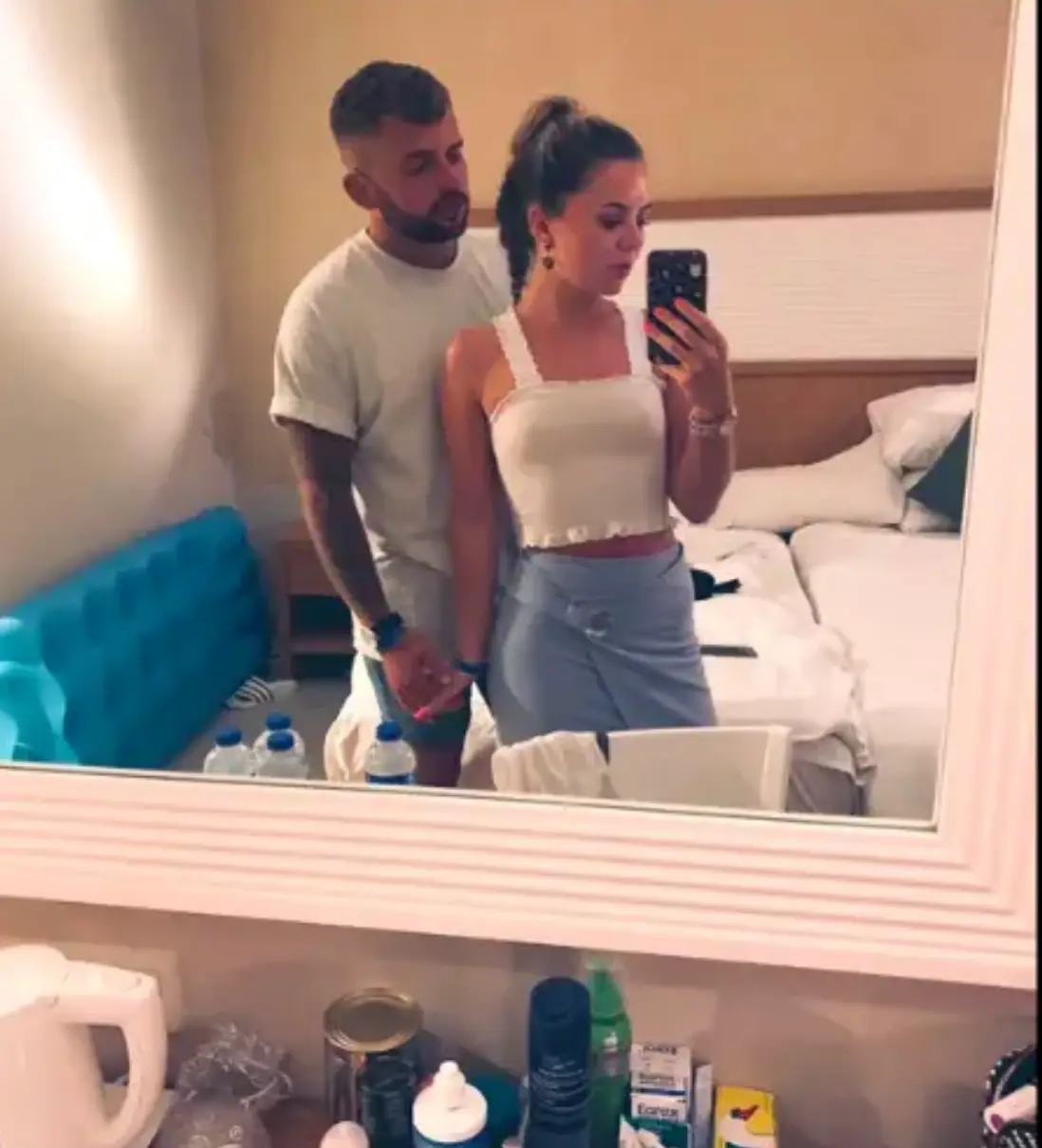 Spot anything unusual? (X/_k3lsxo)