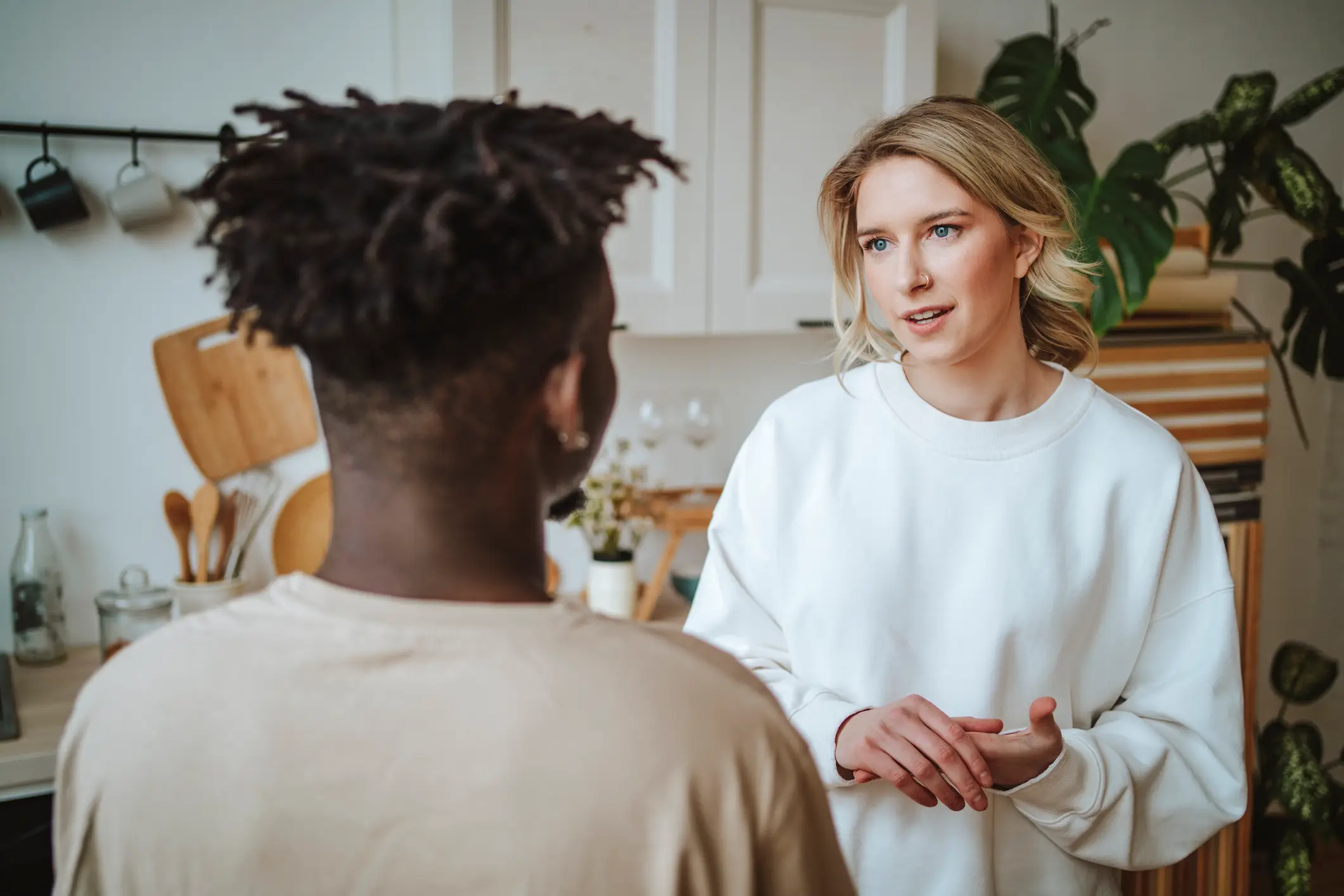 According to a body language expert, there are tell-tale signs when someone is lying to you during a conversation. (Getty Stock Image)