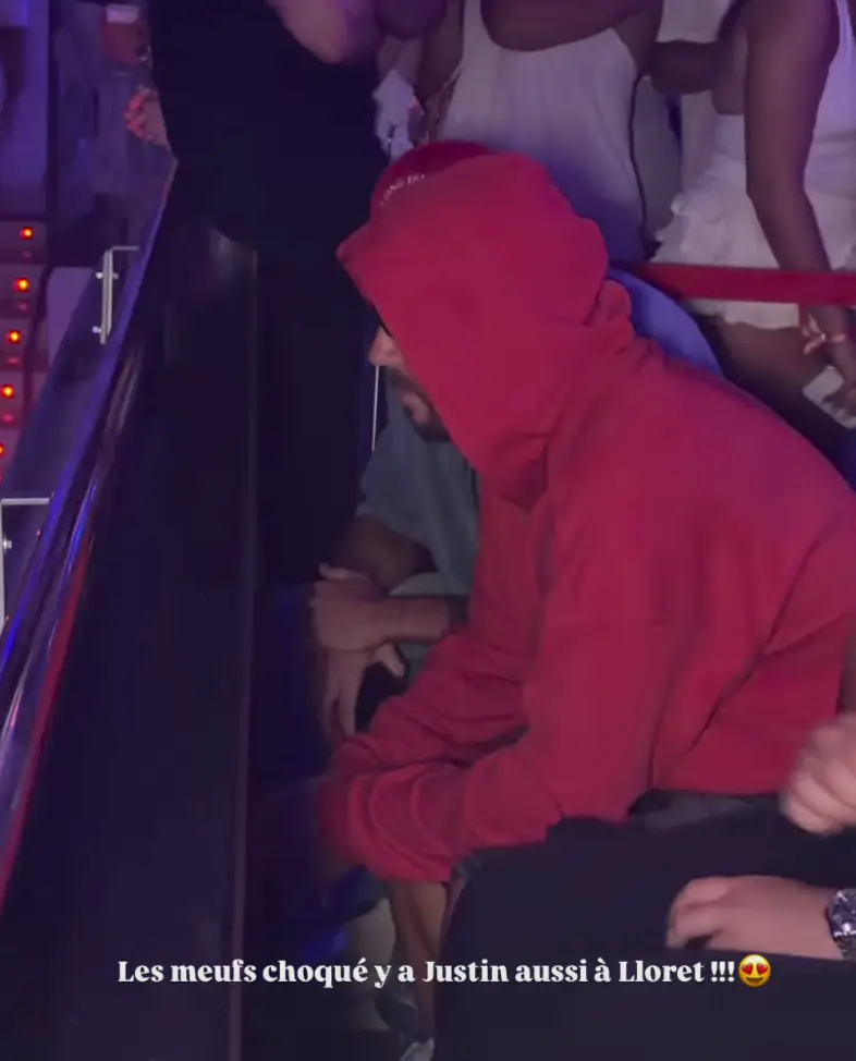 The Justin Bieber impersonator caught the attention of revellers (lesfillesalloret)