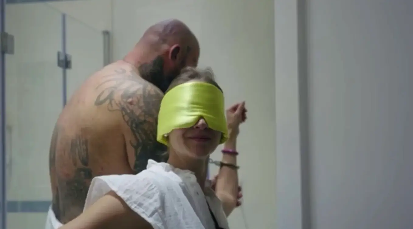 Charlie struggled with the shower situation (Channel 4)