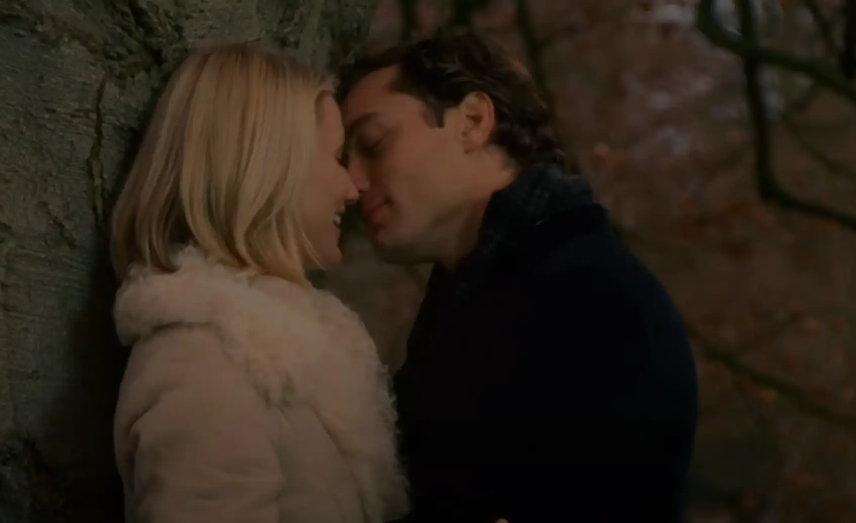 Sweet rom-com moment or just a ploy to steal her heart and home? The answer is obvious. (Universal Pictures) 